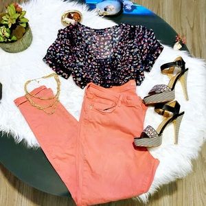 🆑 3/$20 | AE Floral Blouse